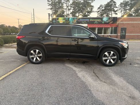 Used 2020 Chevrolet Traverse LT w/ LT Premium Package image 9
