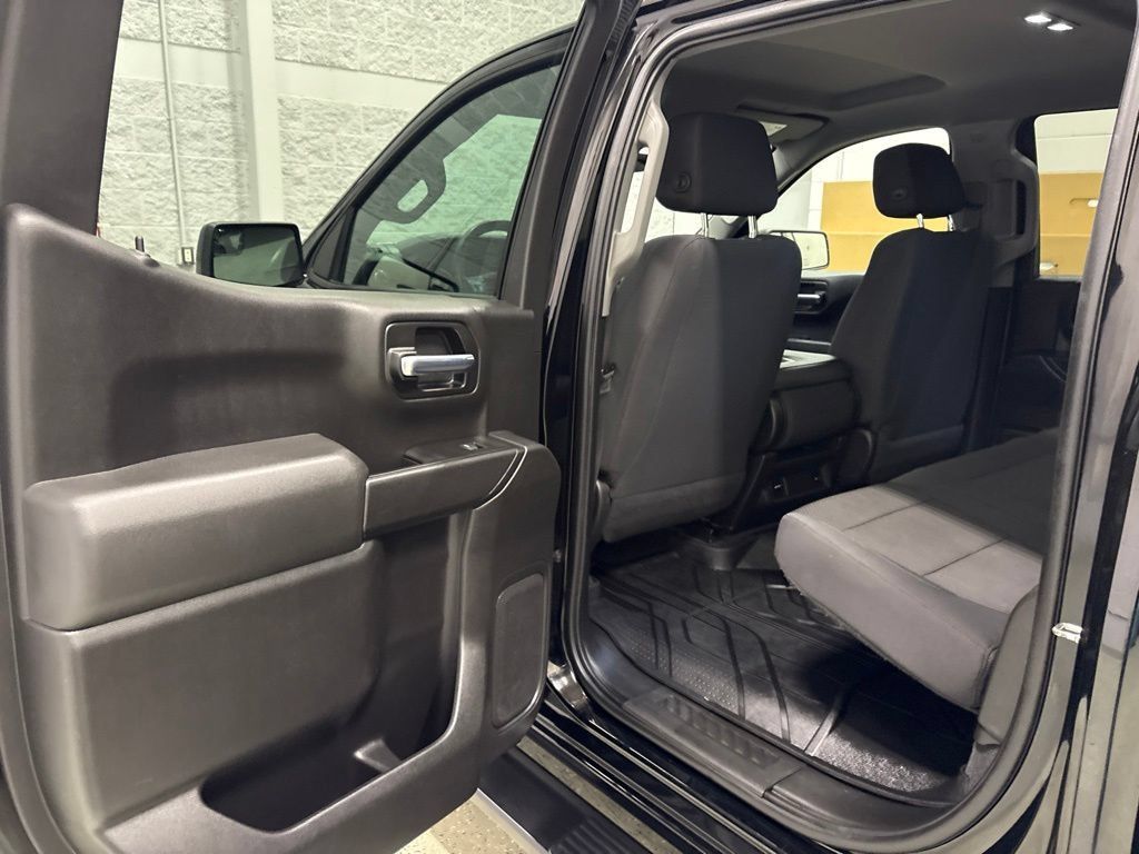 Used 2020 Chevrolet Silverado 1500 Custom w/ Custom Value Package AWD/4WD image 29