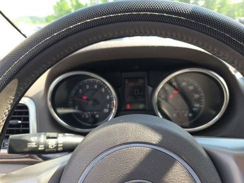 Used 2011 Jeep Grand Cherokee Laredo RWD image 38