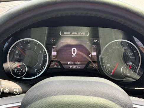 Used 2024 RAM 1500 Laramie AWD/4WD image 9