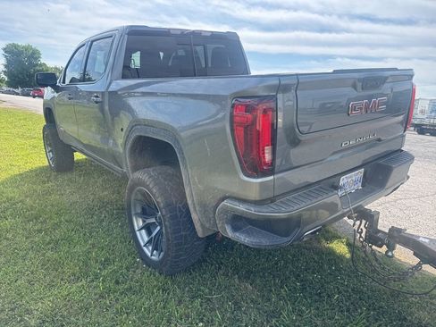 Used 2021 GMC Sierra 1500 AT4 w/ Off-Road Performance Package AWD/4WD image 2