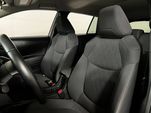Certified 2025 Toyota Corolla Cross LE FWD image 13