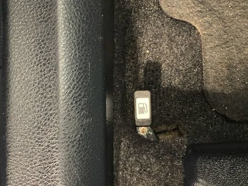 Used 2013 Toyota RAV4 XLE FWD image 41