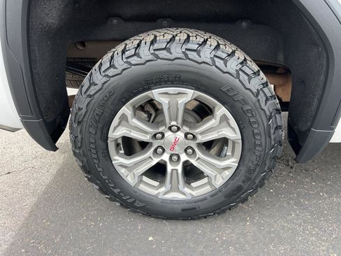 Used 2022 GMC Sierra 1500 SLT w/ SLT Convenience Package image 9