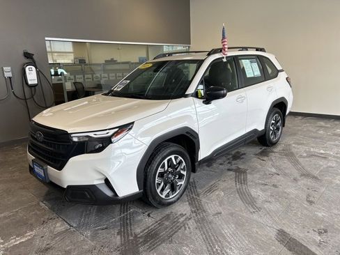 Used 2025 Subaru Forester image 32