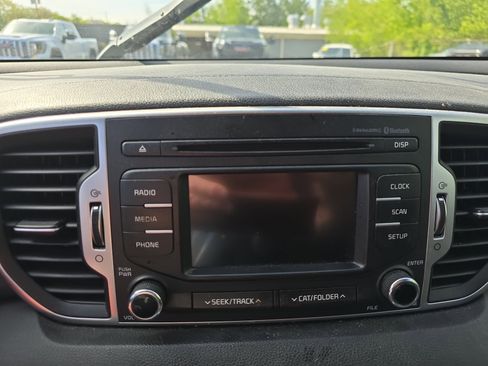 Used 2018 Kia Sportage LX AWD/4WD image 19