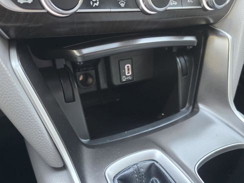 Used 2018 Honda Accord EX image 18