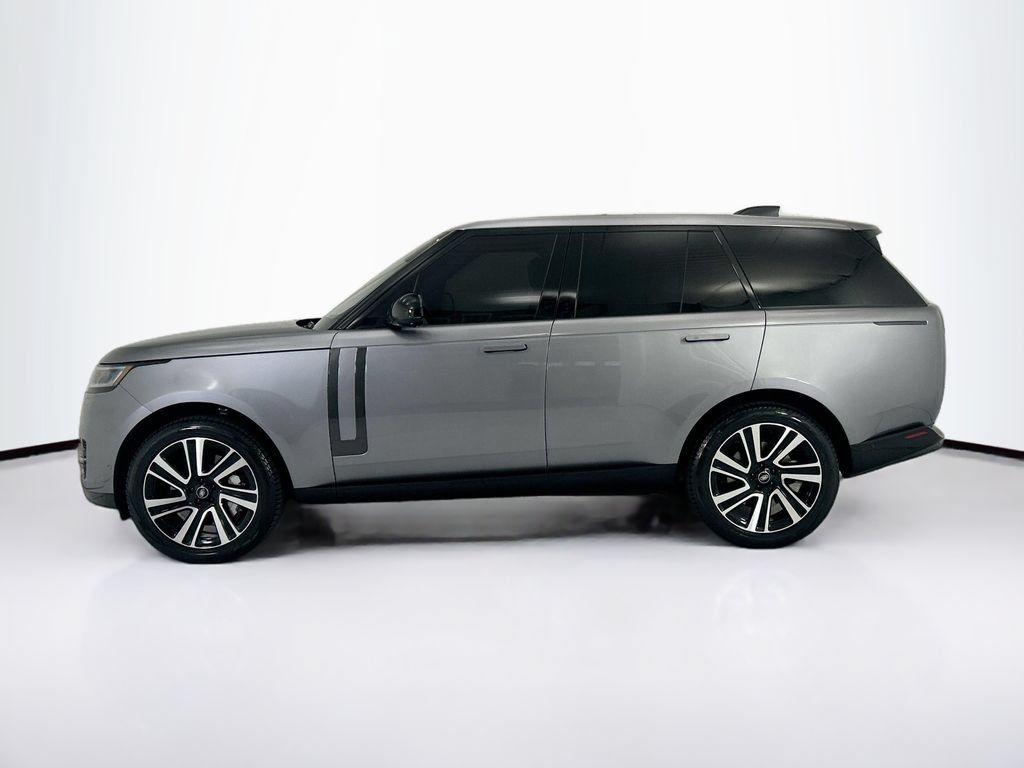 Used 2023 Land Rover Range Rover SE AWD/4WD image 2
