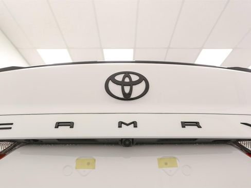 New 2026 Toyota Camry Hybrid FWD image 12
