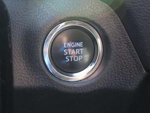 Used 2022 Toyota RAV4 XLE image 33