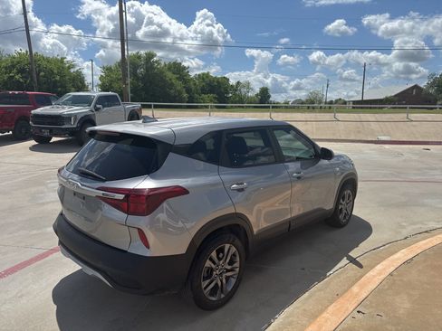 Used 2022 Kia Seltos LX image 5