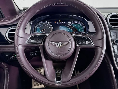 Used 2018 Bentley Bentayga image 18
