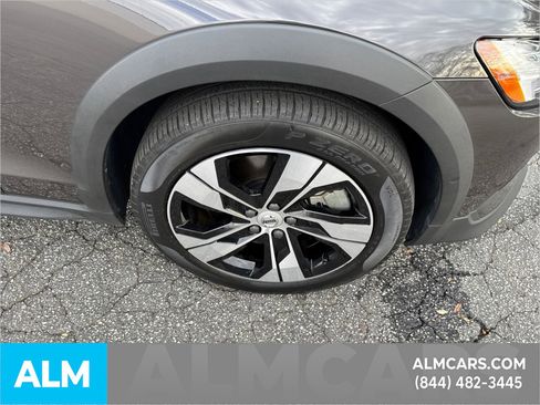 Used 2024 Volvo V60 B5 Cross Country Plus image 16
