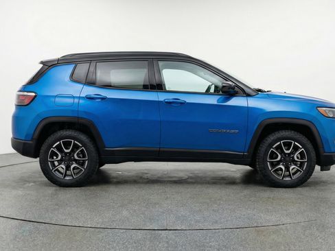 Used 2025 Jeep Compass Trailhawk image 11