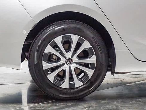 Certified 2021 Toyota Prius LE w/ Carpet Mat Package (TMS) image 8