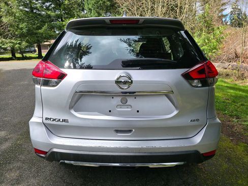 Used 2018 Nissan Rogue S image 4