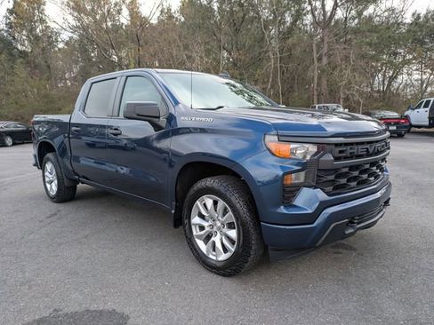 Used 2023 Chevrolet Silverado 1500 Custom image 2