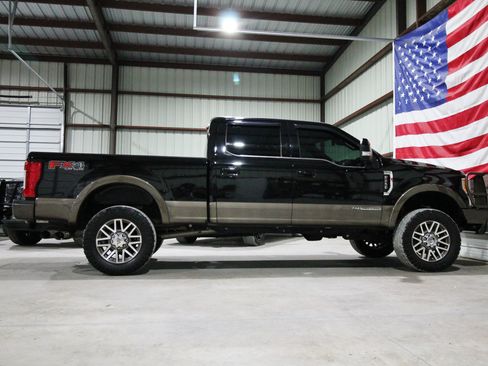 Used 2017 Ford F250 King Ranch w/ FX4 Off-Road Package AWD/4WD image 13
