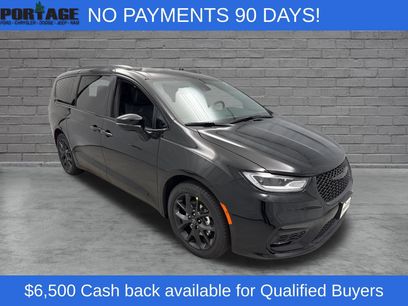 New 2026 Chrysler Pacifica Select w/ S Appearance Package