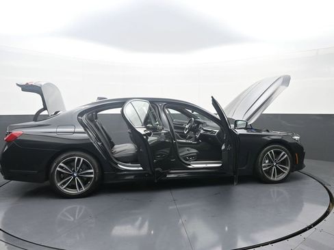 Used 2022 BMW 740i xDrive w/ M Sport Package image 46