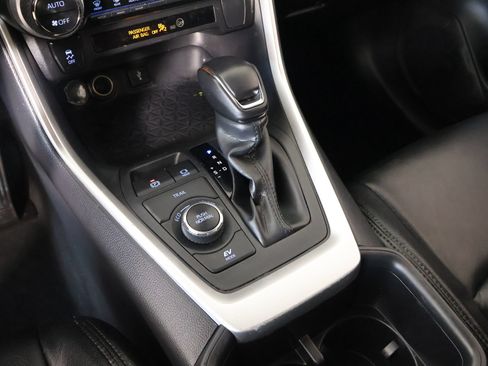 Used 2022 Toyota RAV4 SE AWD/4WD image 7