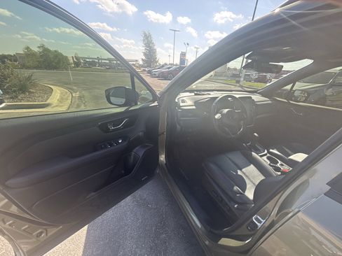 Used 2025 Subaru Forester Limited image 17