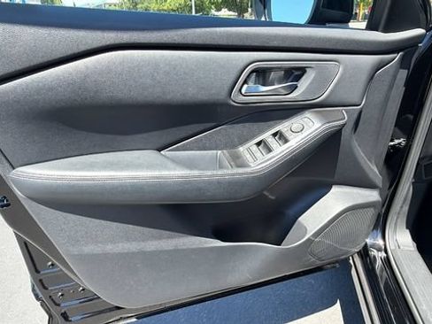 Used 2025 Nissan Rogue SV AWD/4WD image 19