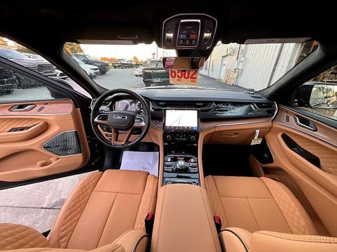 New 2025 Jeep Grand Cherokee Summit image 35