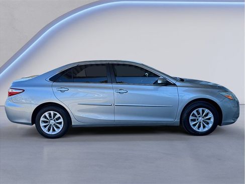 Used 2016 Toyota Camry LE FWD image 7