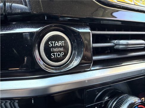 Used 2022 Nissan Pathfinder SL FWD image 41