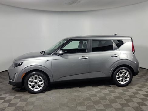 Used 2023 Kia Soul LX w/ LX Technology Package image 11