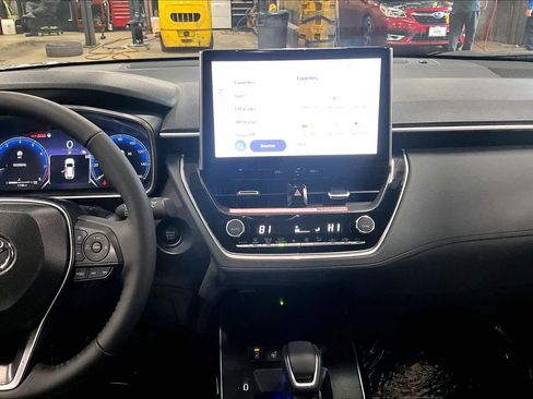 Used 2026 Toyota Corolla Cross XLE w/ Convenience Package image 7