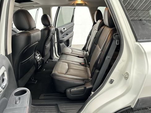 Used 2020 Nissan Pathfinder SL image 22