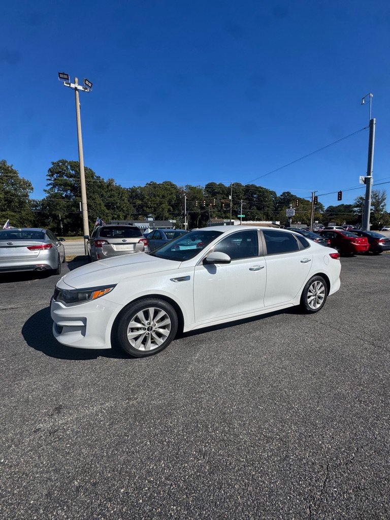 Used 2017 Kia Optima LX FWD image 1