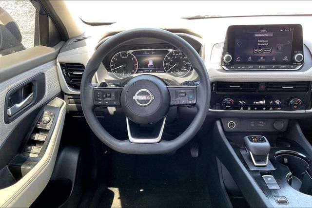 Used 2023 Nissan Rogue SV FWD image 4