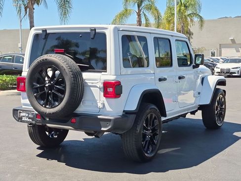 Used 2025 Jeep Wrangler Unlimited Sahara w/ Safety Group AWD/4WD image 10