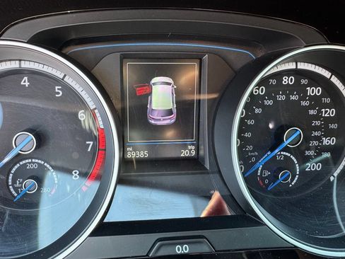 Used 2017 Volkswagen Golf R 4-Door AWD/4WD image 19