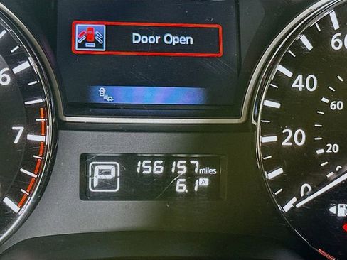 Used 2015 Nissan Pathfinder Platinum image 10