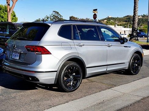 Used 2023 Volkswagen Tiguan SE R-Line image 8