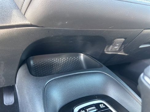 Used 2025 Toyota Corolla SE image 22