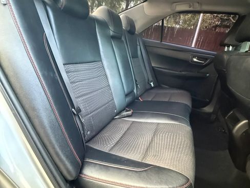 Used 2015 Toyota Camry SE w/ Moonroof Package FWD image 17