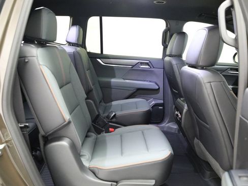 Used 2024 GMC Acadia AT4 w/ Luxury Package AWD/4WD image 8