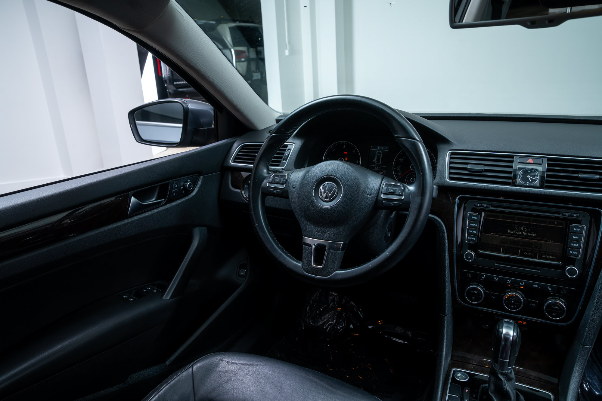 Used 2014 Volkswagen Passat TDI SEL Premium FWD image 9