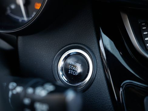 Used 2020 Toyota C-HR XLE image 29