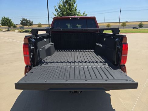 Used 2025 Toyota Tacoma TRD Sport AWD/4WD image 30
