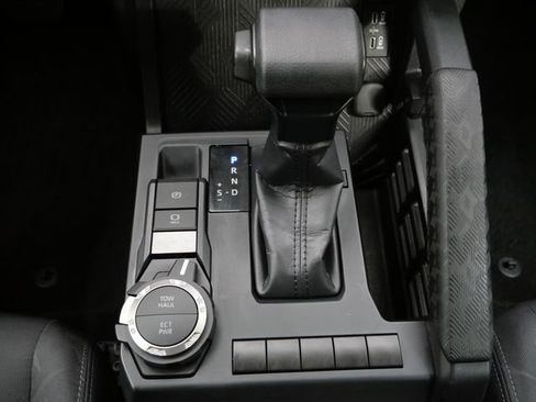 Used 2024 Toyota Tacoma SR5 AWD/4WD image 14