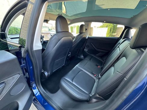 Used 2021 Tesla Model Y Long Range AWD/4WD image 18