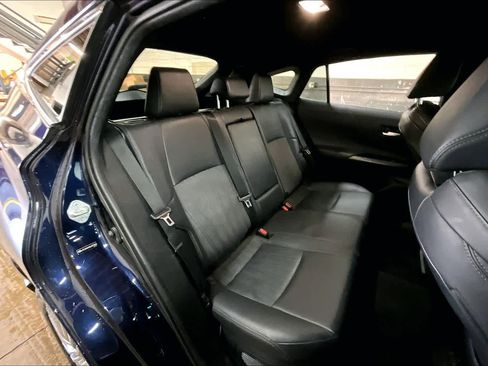 Used 2021 Toyota Venza XLE image 28