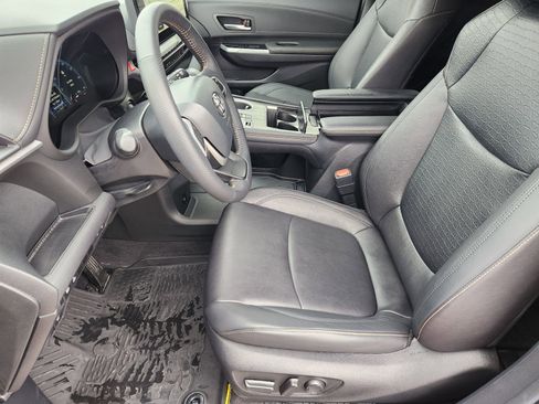 Used 2025 Toyota Sienna XLE Woodland Edition image 16