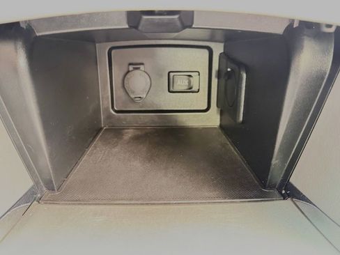 Used 2010 Toyota Camry LE image 30